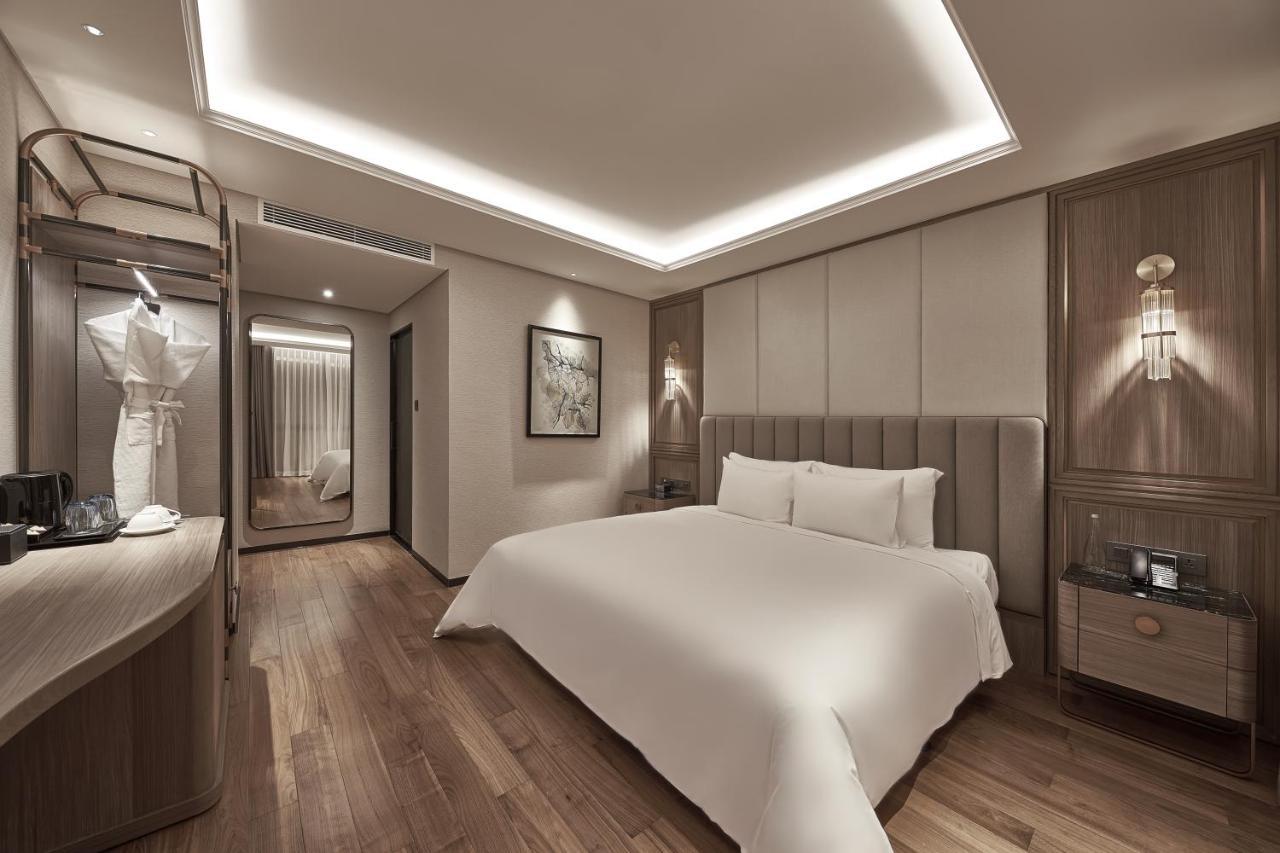 Hotel La Siesta Premium Saigon 5*